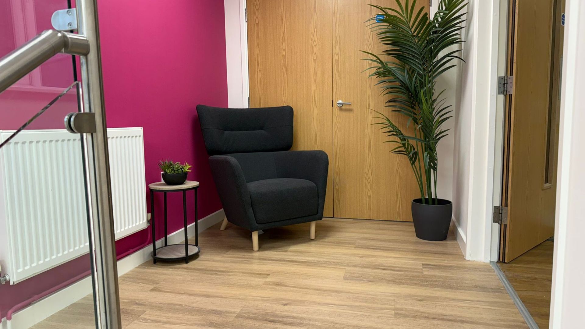 landing seating area painting decoration magenta 