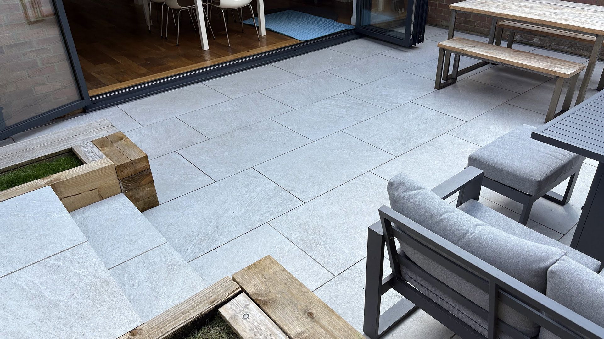 Doric Close Bifold Doors & Garden