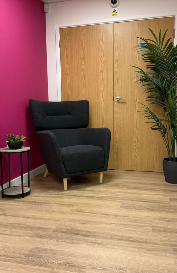 landing seating area painting decoration magenta 