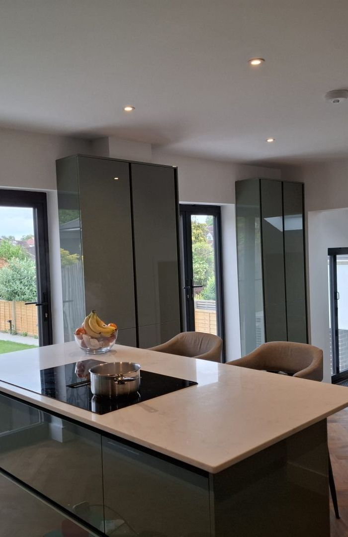 bifold doors hi-spec kitchen 